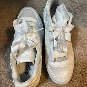 Adidas bow tie sneakers. Womens size 8- kids 6.